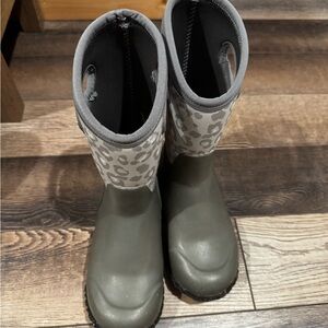 Bogs Black and Gray Leopard Print Boots